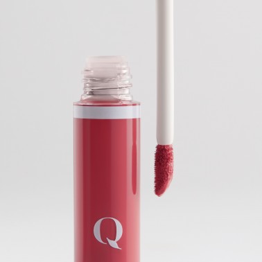 LONG-LASTING LIPSTICK